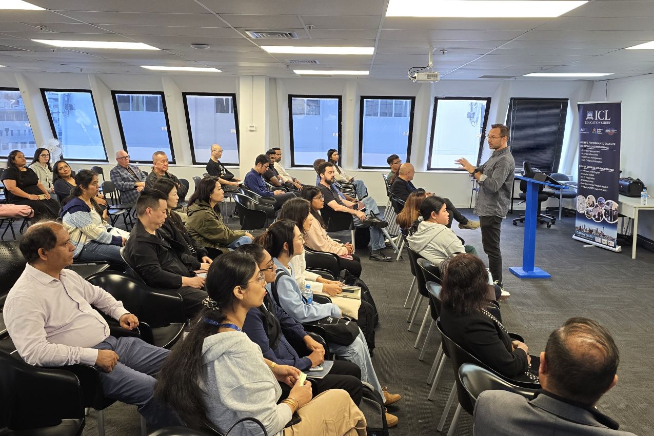 Flavio Hangarter talking about AI-Powered Digital Evolution