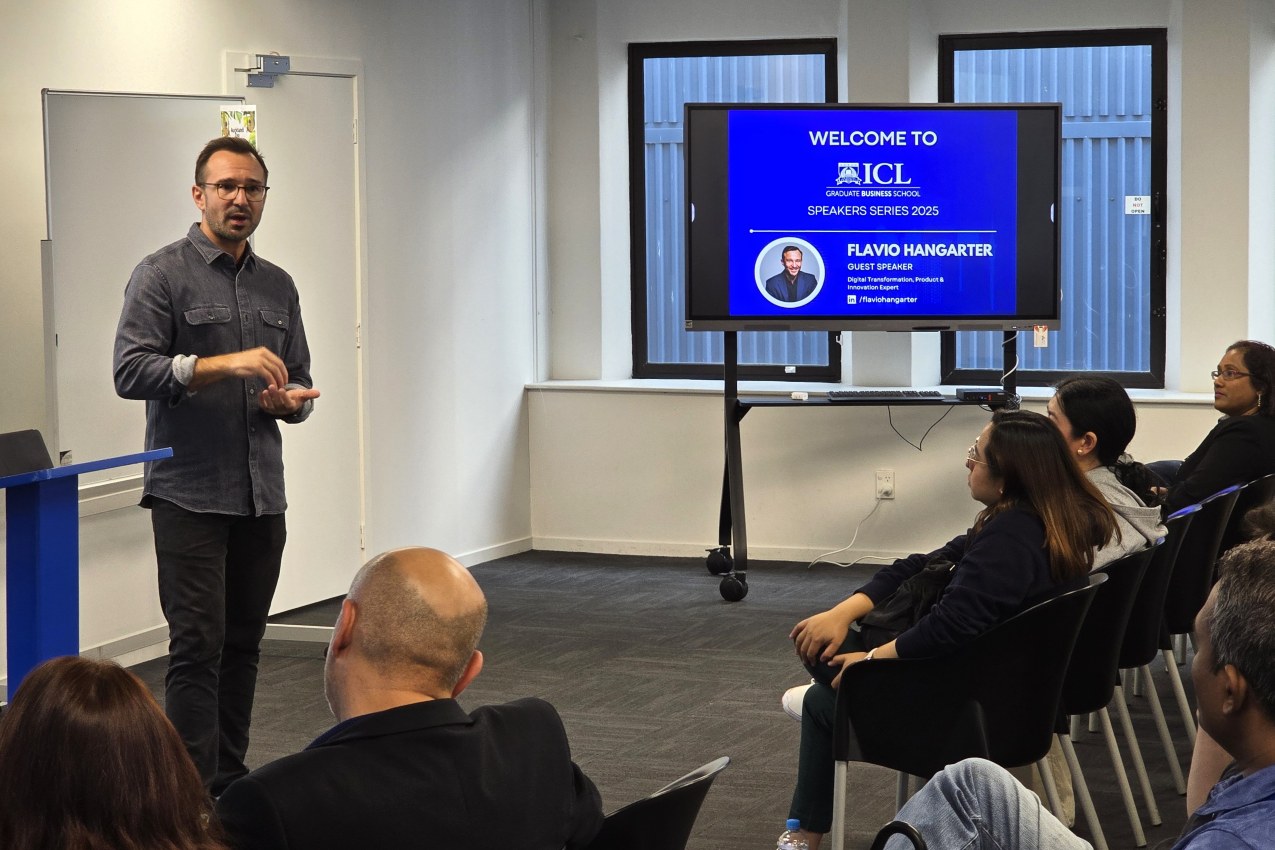 Flavio Hangarter talking about AI-Powered Digital Evolution