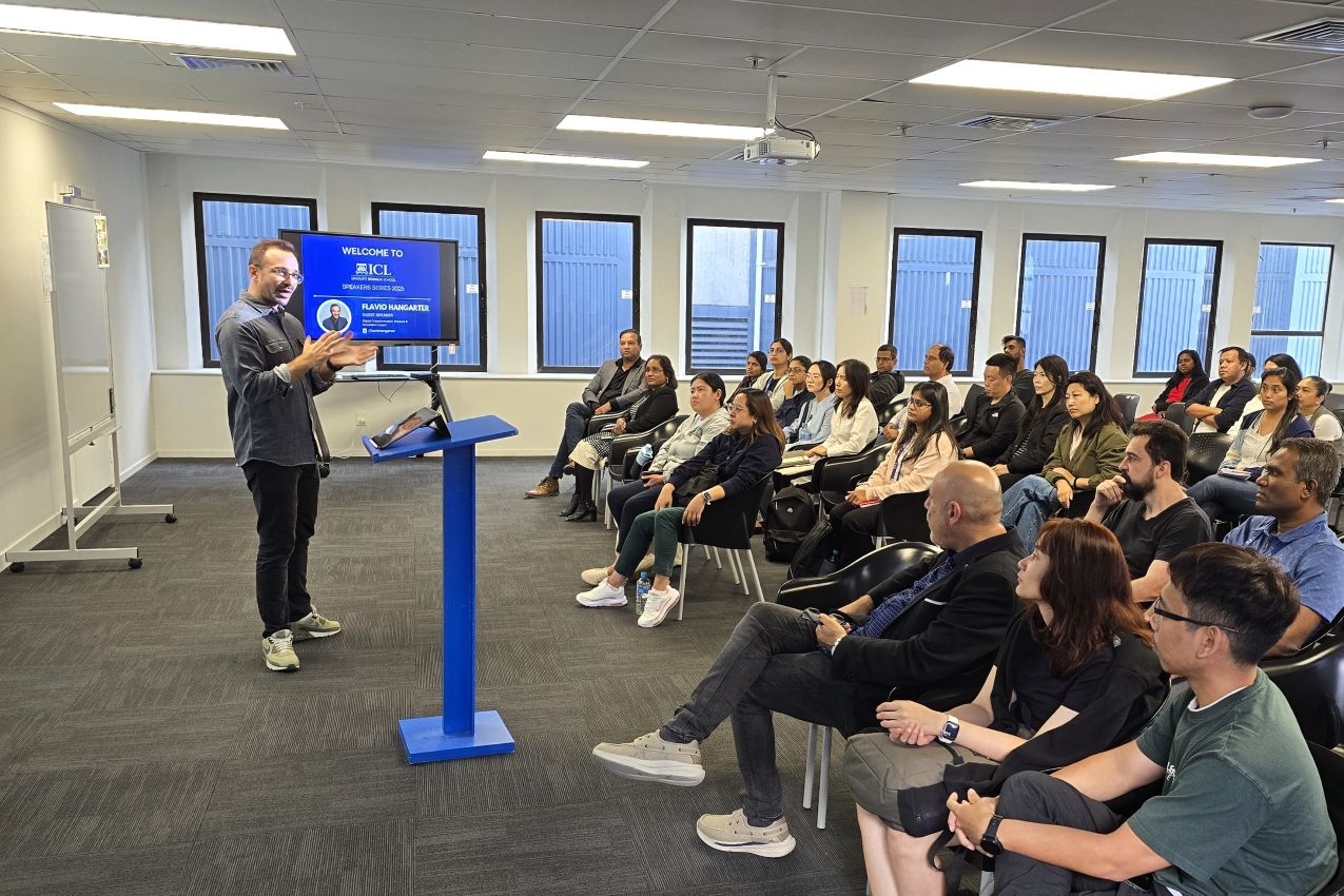 Flavio Hangarter talking about AI-Powered Digital Evolution